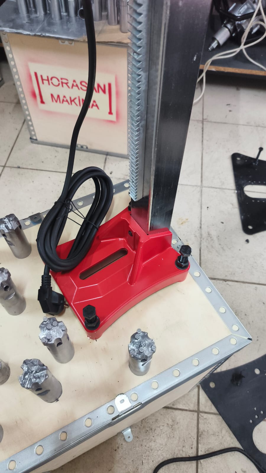 ELEKTRİKLİ SEHPALI SONDAJ VE KAROT MAKİNASI 3850 WT - Karot Pazarı